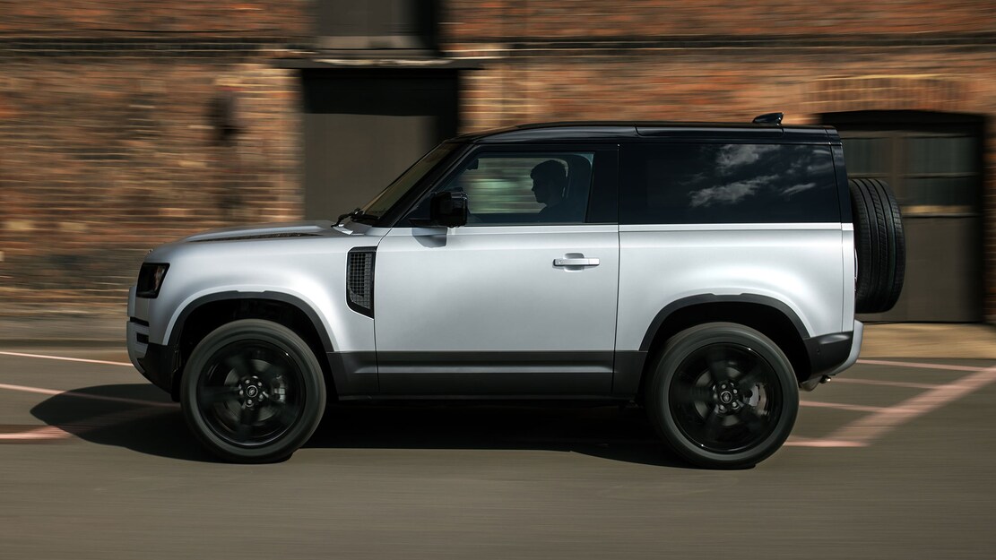 You are currently viewing Land Rover Building A Hydrogen Fuel Cell Defender Vehicle